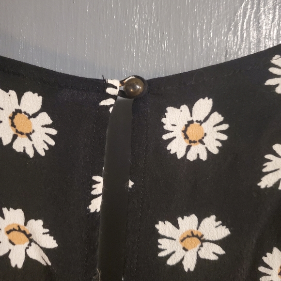 NW F21 Black Daisy Romper - Picture 5 of 6